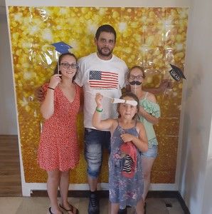 Meet your Posher, Luis a.